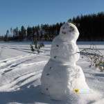 1200px-Snowman_on_frozen_lake