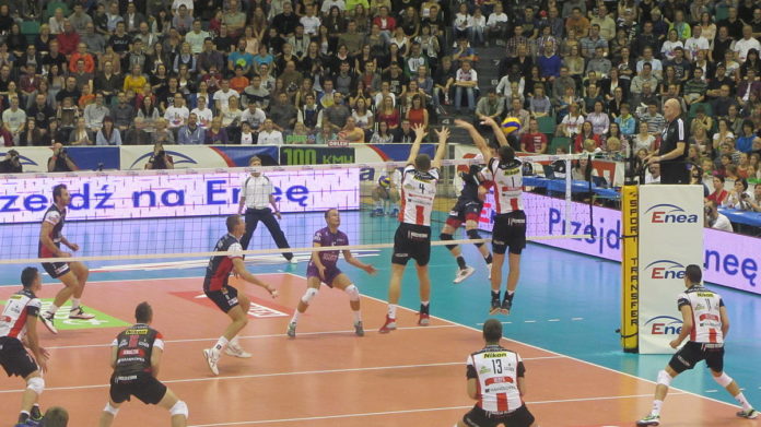 1200px-Superpuchar_Polski_2013._Asseco_Resovia_Rzeszów_-_ZAKSA_Kędzierzyn-Koźle