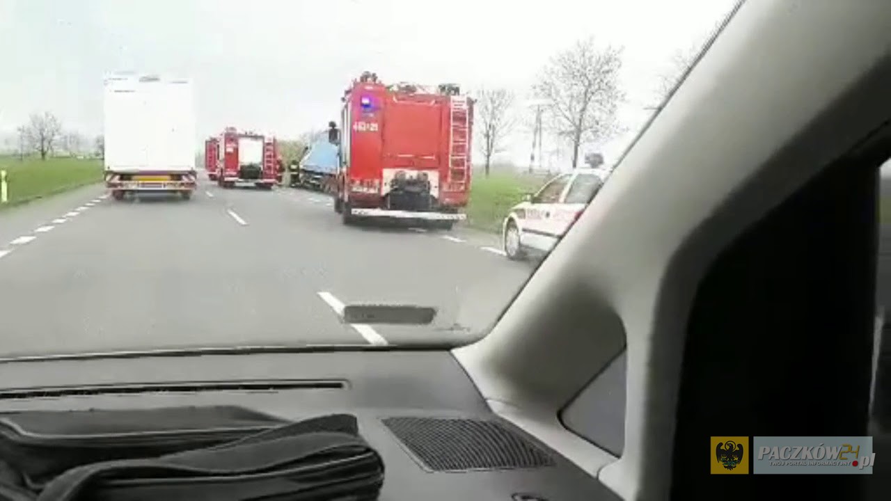 Uwaga! Ciężarówka wypadła z drogi na paczkowskiej obwodnicy